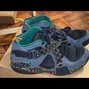 Air raid used size 12 no box
